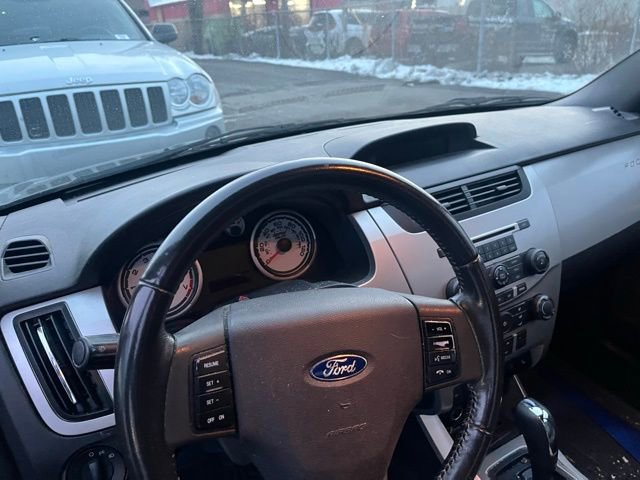 Used 2009 Ford Focus SEL image 12