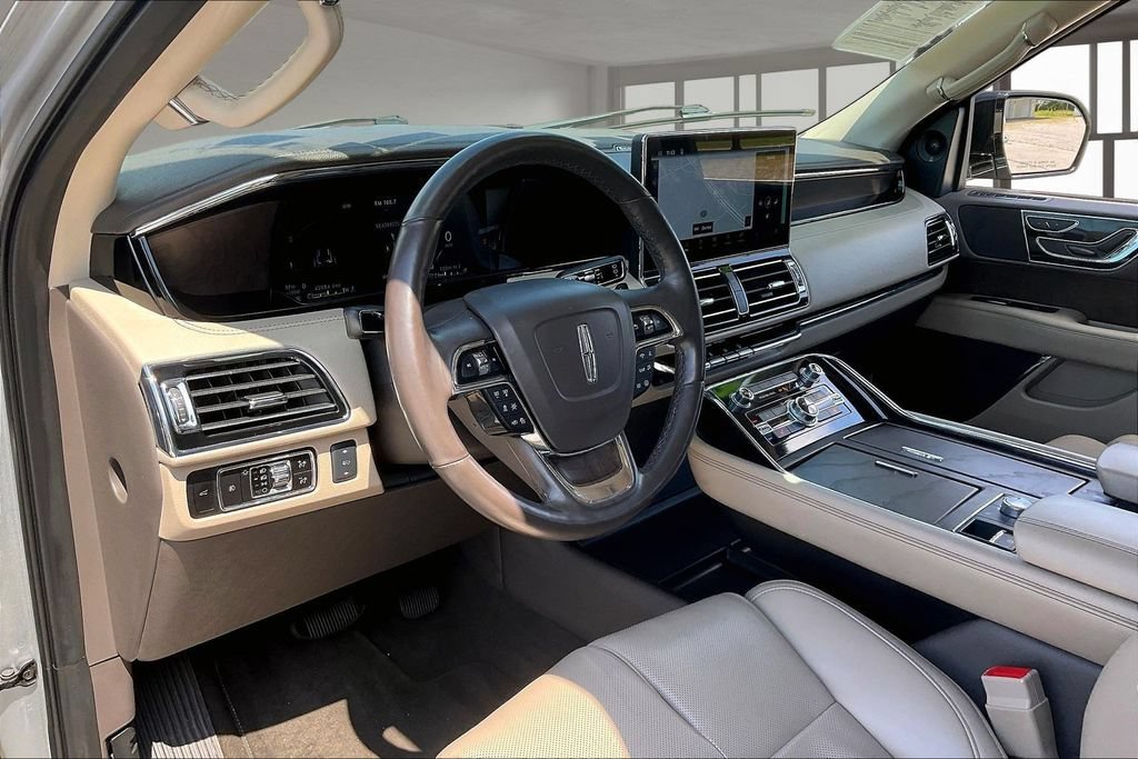 Used 2023 Lincoln Navigator 2WD image 15