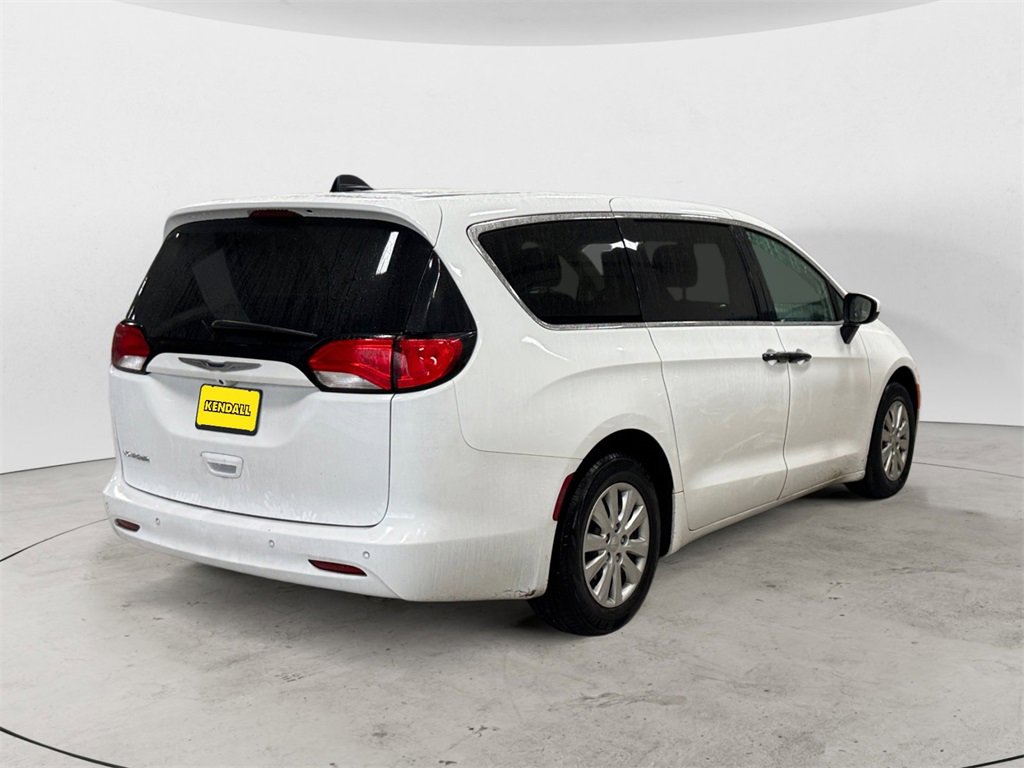 Used 2020 Chrysler Voyager L image 5