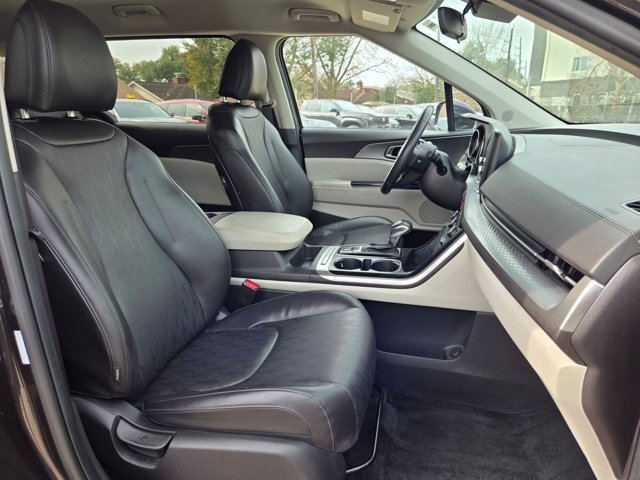 Used 2024 Kia Carnival LX image 29