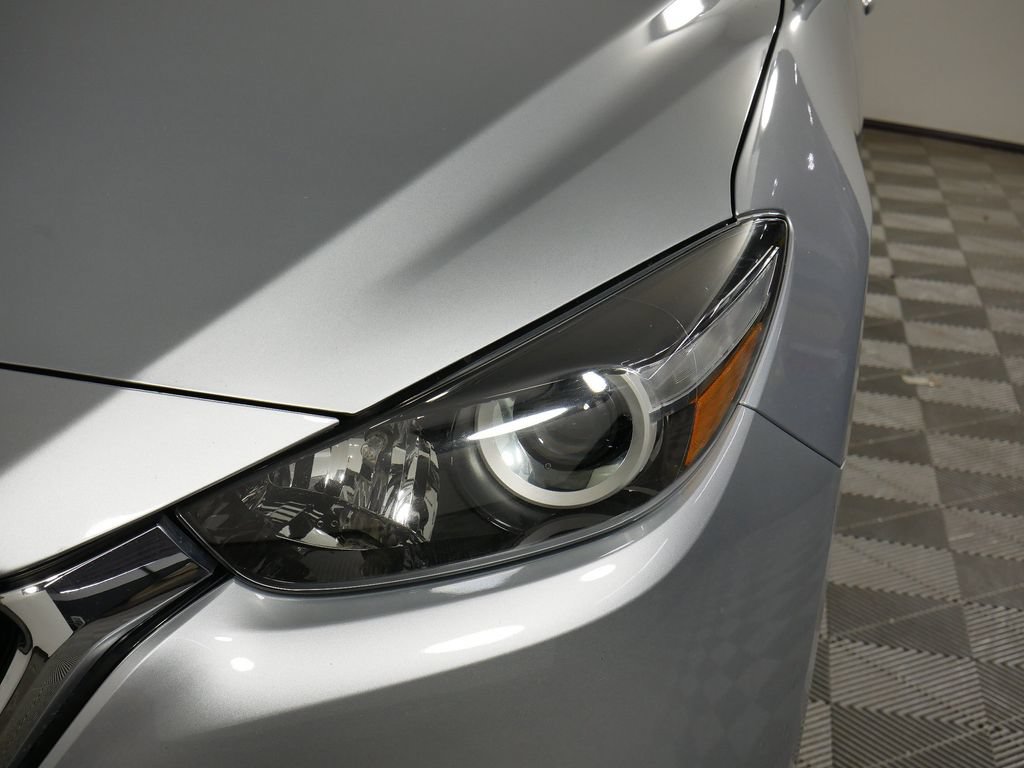 Used 2018 MAZDA MAZDA3 Touring FWD image 14