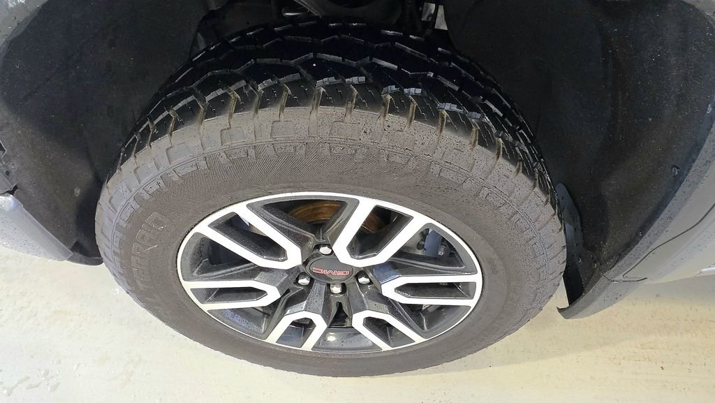 Used 2021 GMC Sierra 1500 AT4 w/ AT4 Preferred Package AWD/4WD image 5