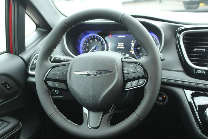 New 2026 Chrysler Pacifica Select w/ S Appearance Package image 6