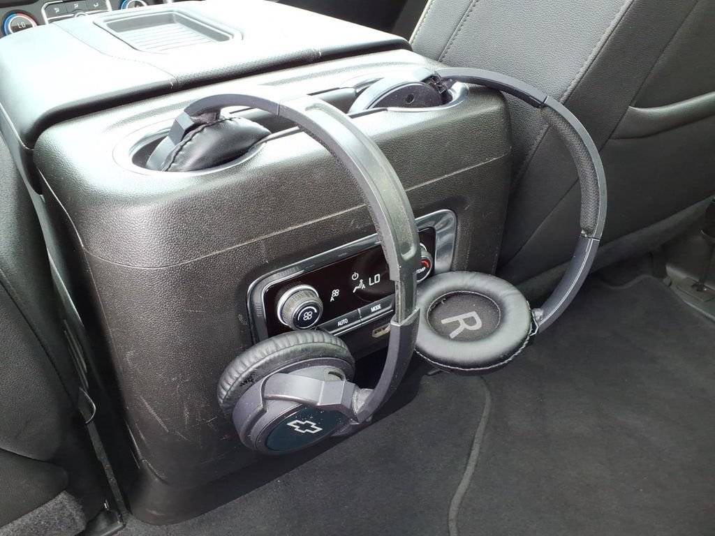 Used 2023 Chevrolet Suburban Premier AWD/4WD image 20