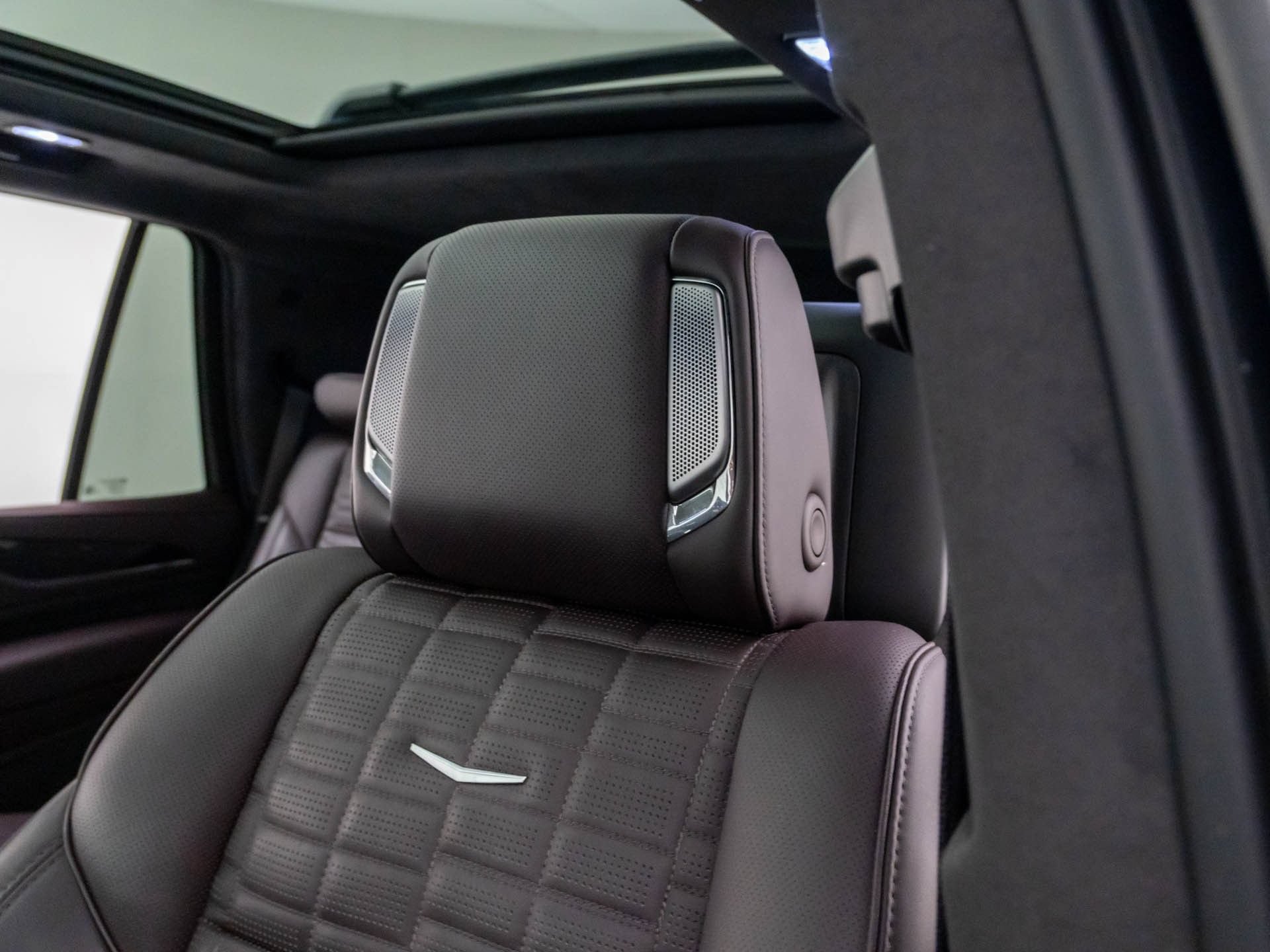 Certified 2024 Cadillac Escalade Premium Luxury Platinum w/ LPO, Floor Liner Package AWD/4WD image 19