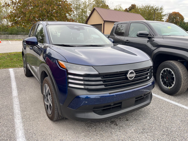 Certified 2025 Nissan Kicks SV w/ Charging Package image 1