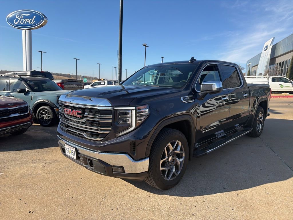 Used 2022 GMC Sierra 1500 SLT w/ SLT Premium Package image 2