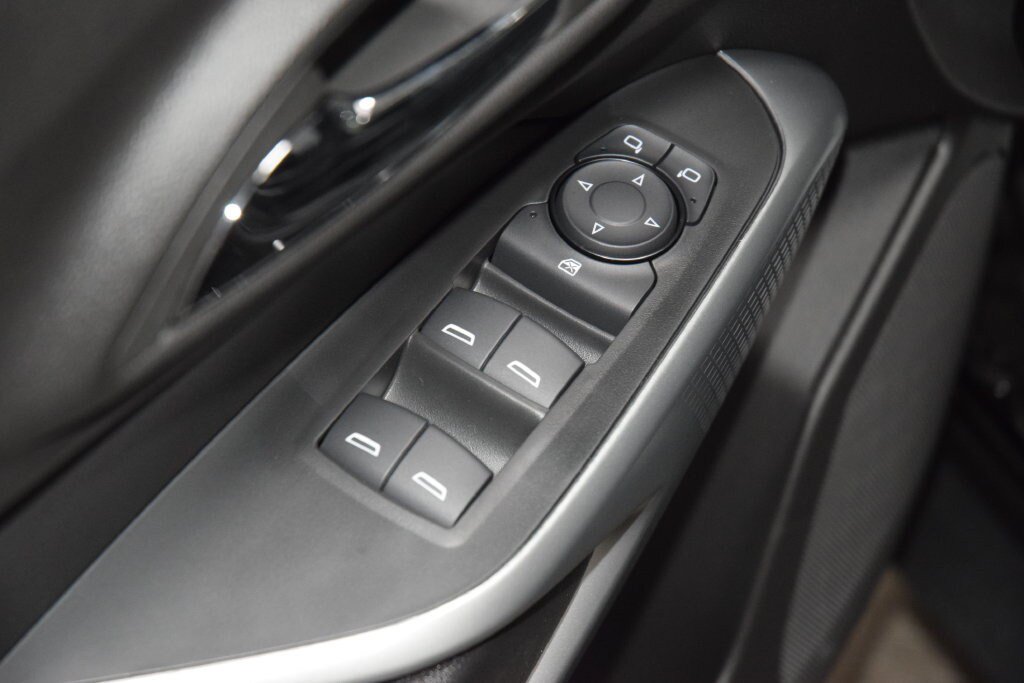 New 2026 Chevrolet Trax RS w/ Sunroof Package FWD image 43