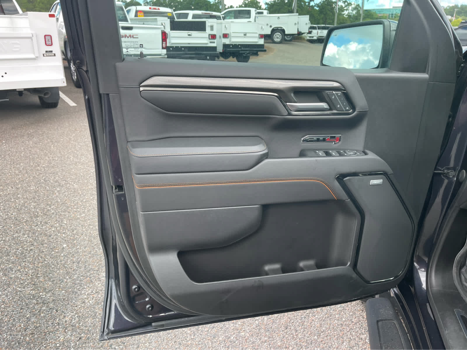 Used 2023 GMC Sierra 1500 AT4 w/ AT4 Premium Package AWD/4WD image 10