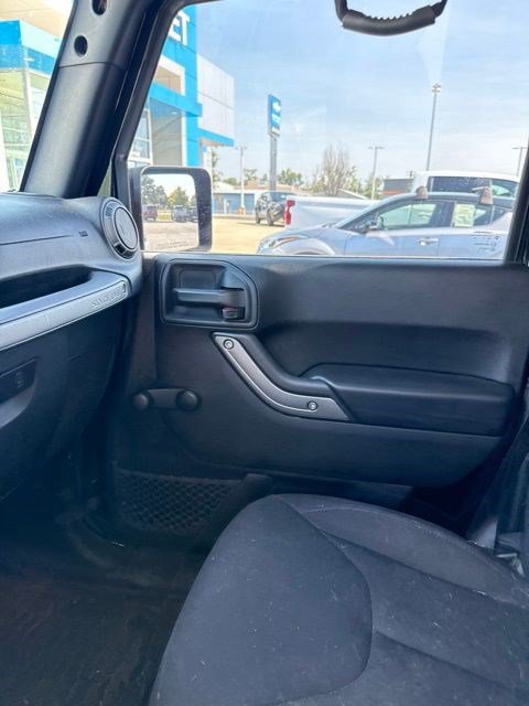Used 2017 Jeep Wrangler Unlimited Sport w/ Mopar Black Appearance Group AWD/4WD image 9