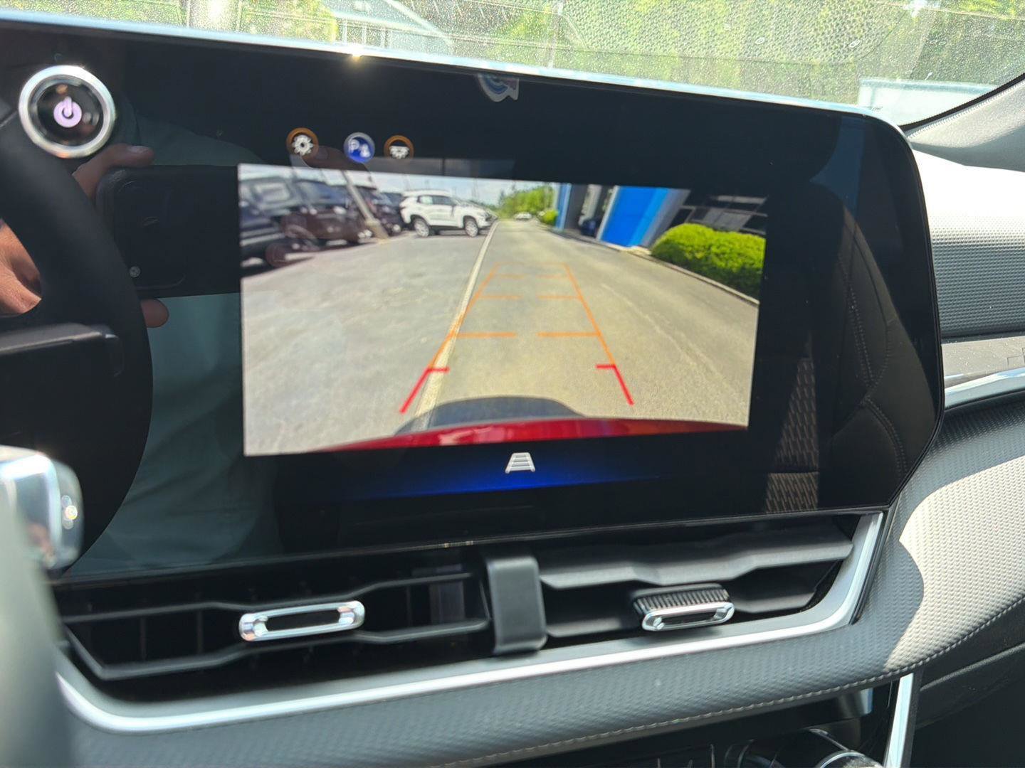 Used 2025 Chevrolet Equinox LT FWD image 25