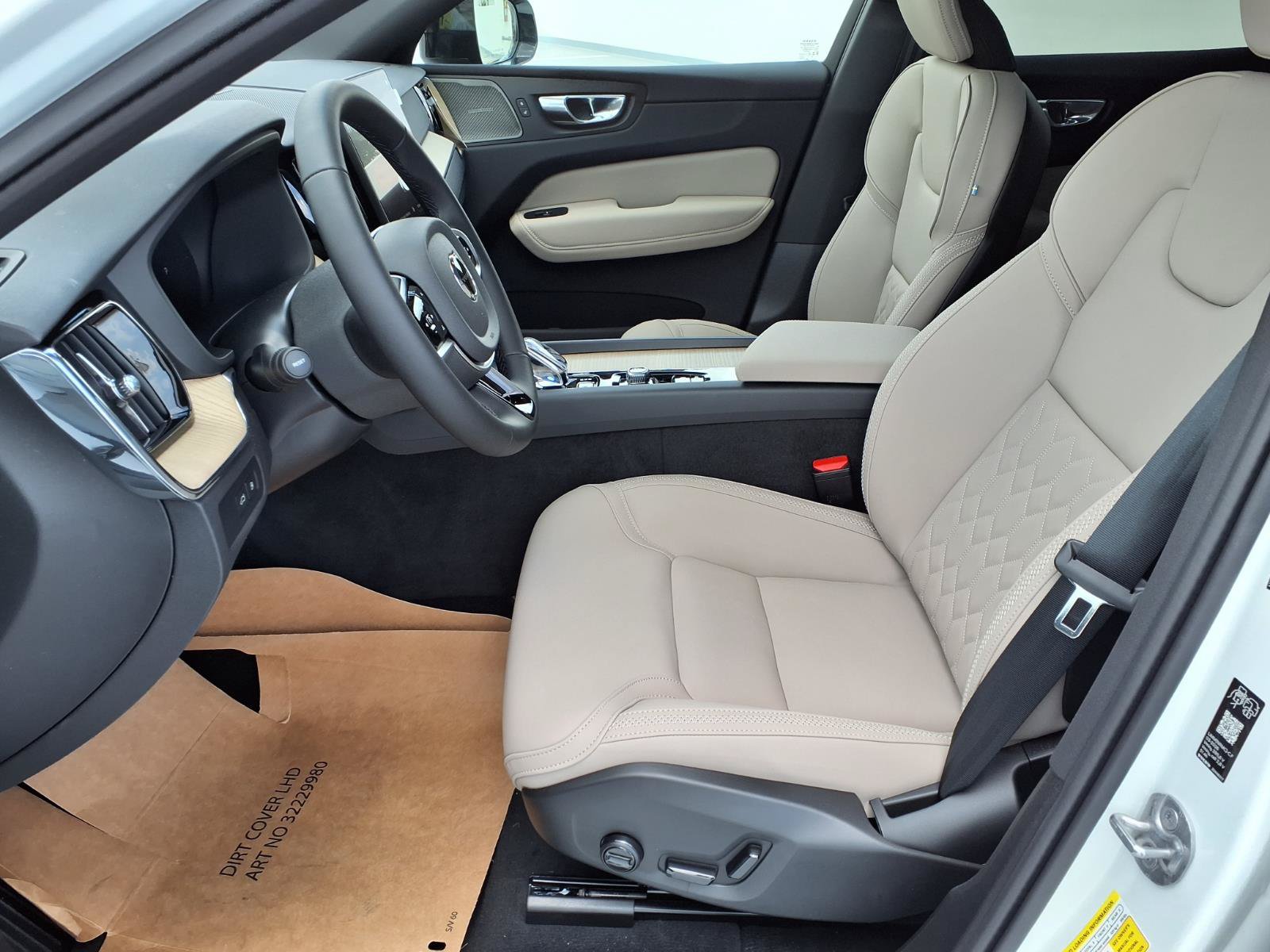 New 2026 Volvo XC60 T8 Plus w/ Protection Package Premier AWD/4WD image 13