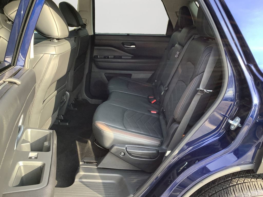 Used 2024 Nissan Pathfinder Platinum w/ Cargo Package image 15