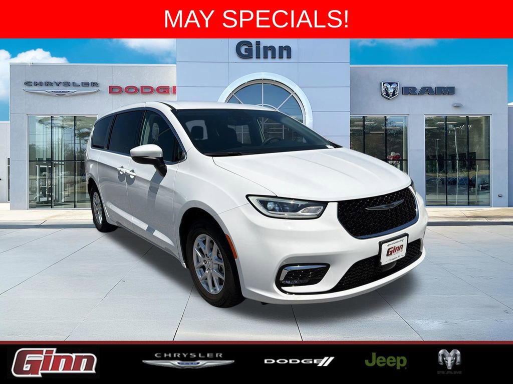 Used 2023 Chrysler Pacifica Touring-L