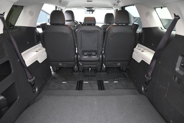 Used 2024 Kia Carnival EX FWD image 10