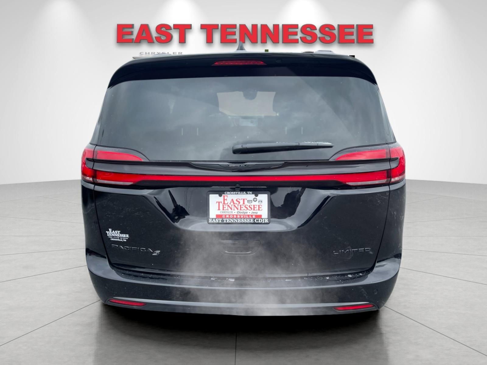 New 2026 Chrysler Pacifica Limited w/ Uconnect Theater Family Group image 4