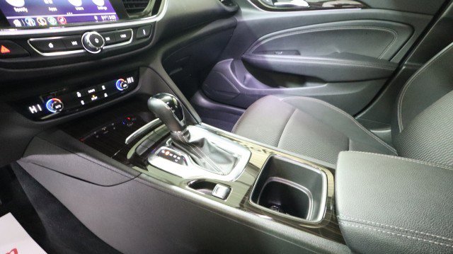 Used 2019 Buick Regal Preferred w/ Driver Confidence Package I image 17