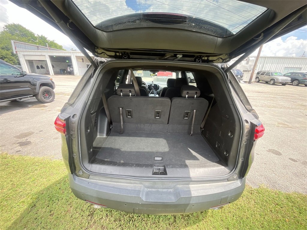 Used 2022 Chevrolet Traverse LT image 22