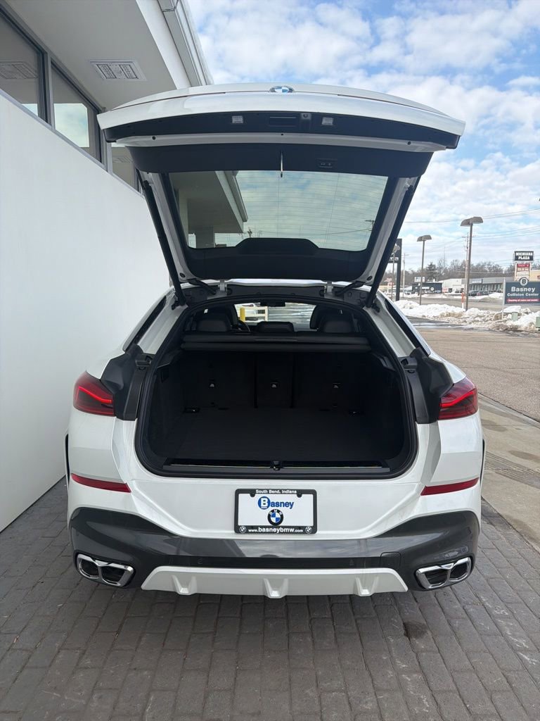 New 2026 BMW X6 M60i image 8