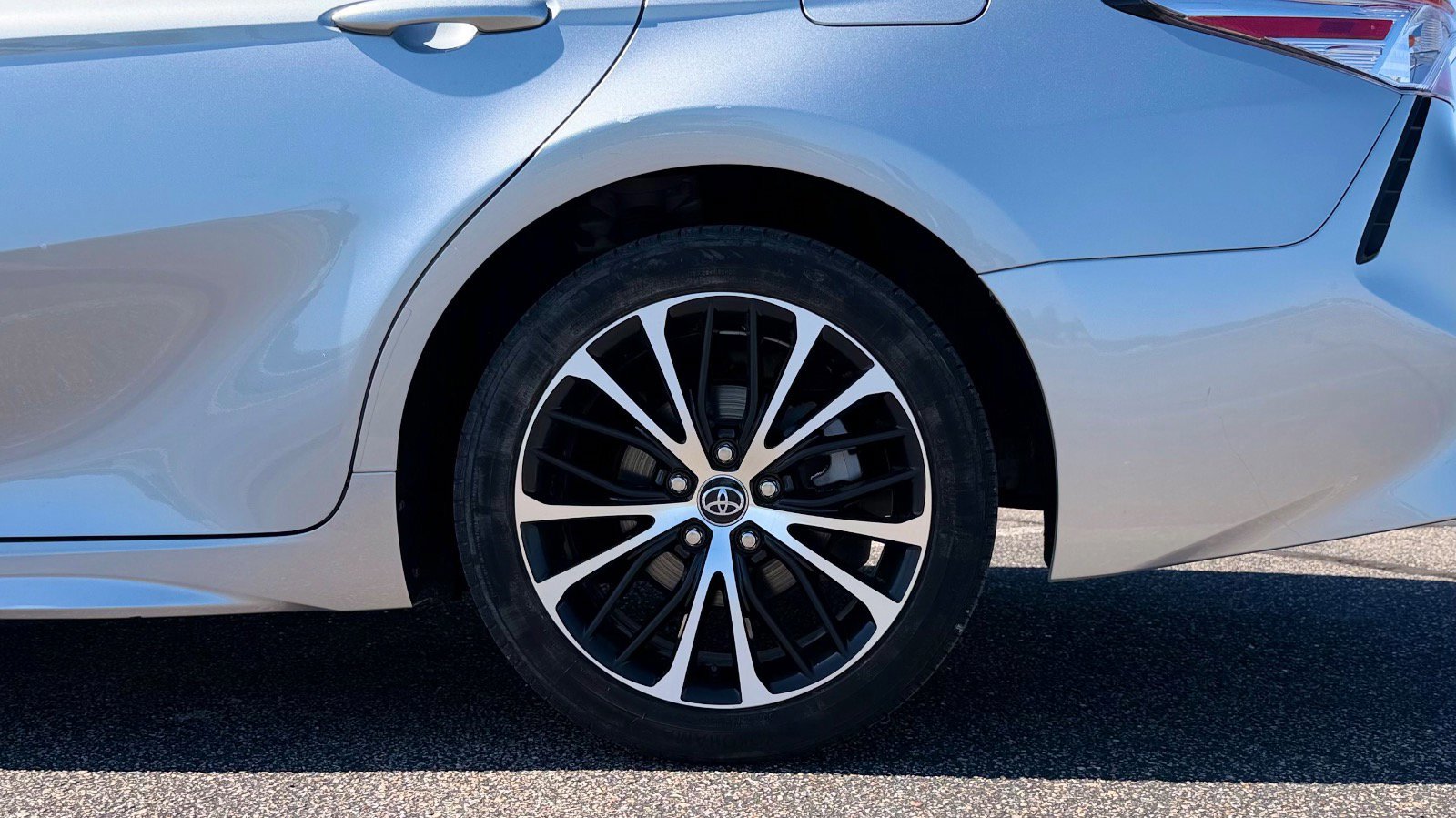 Used 2020 Toyota Camry SE image 15