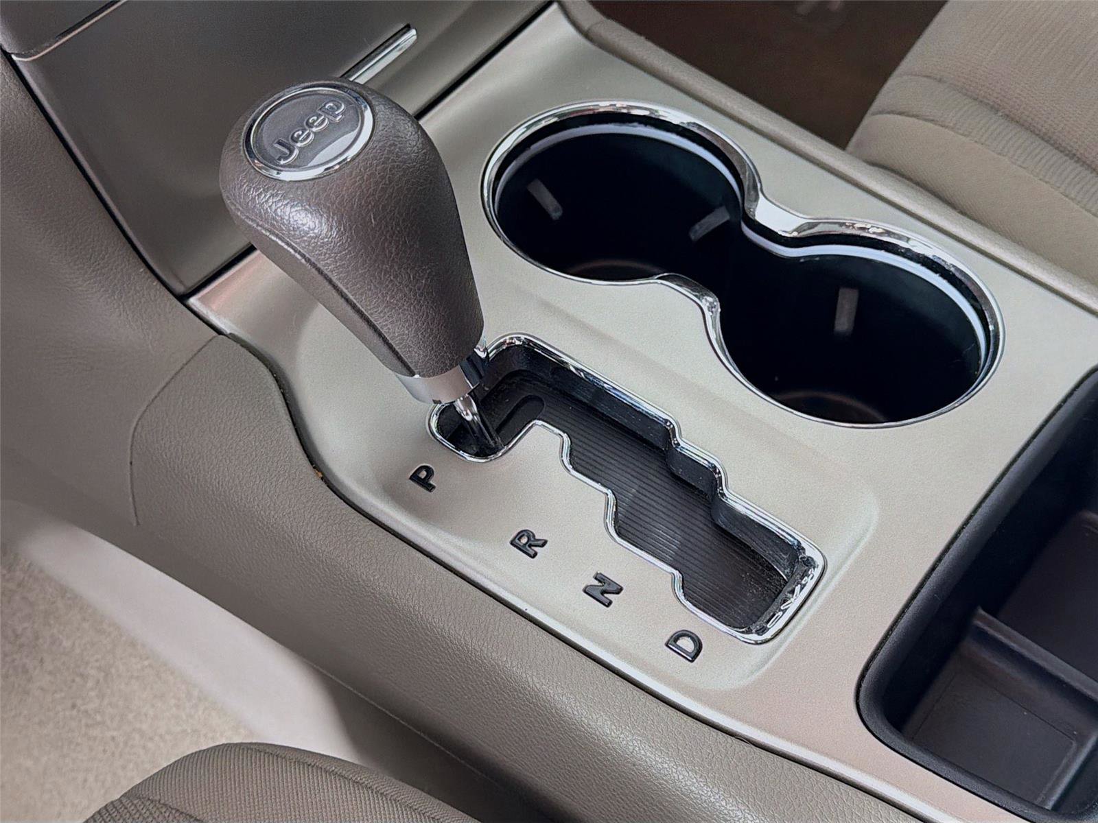 Used 2012 Jeep Grand Cherokee Laredo w/ Laredo E Group image 16