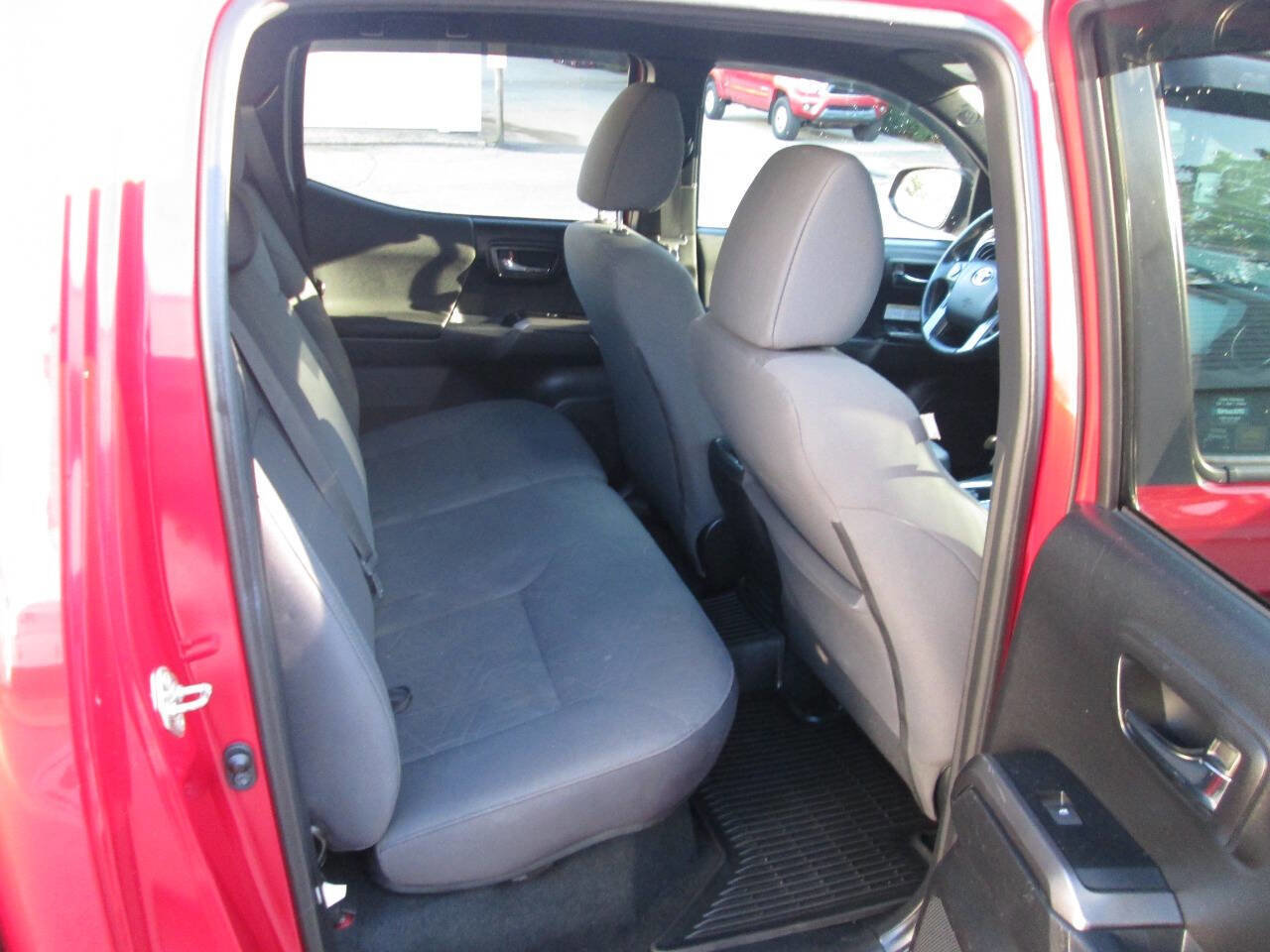 Used 2019 Toyota Tacoma TRD Off-Road image 21