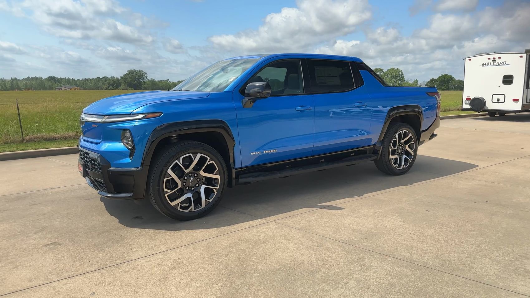 New 2025 Chevrolet Silverado EV RST AWD/4WD image 4