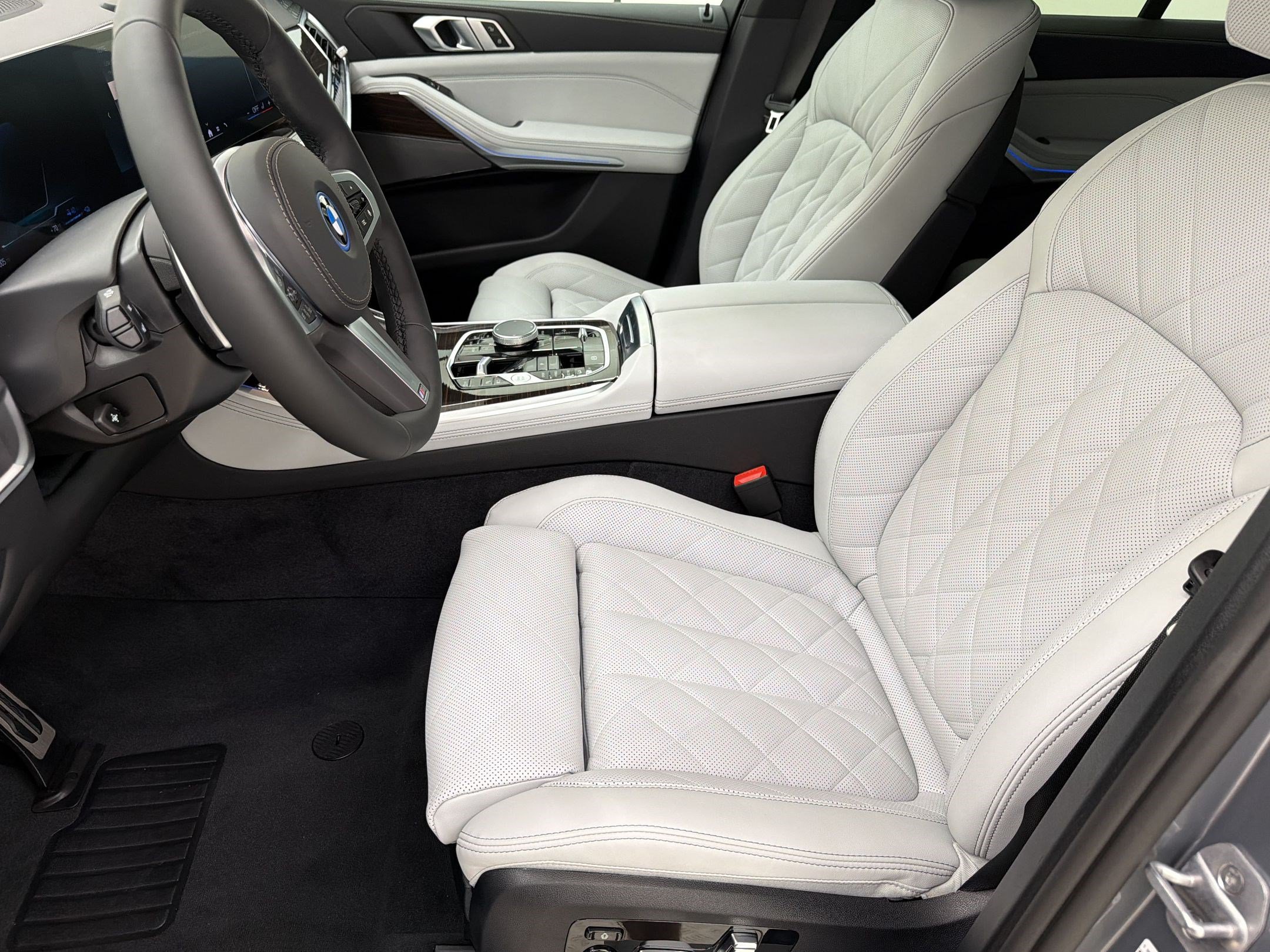 New 2026 BMW X5 xDrive50e w/ M Sport Package AWD/4WD image 5