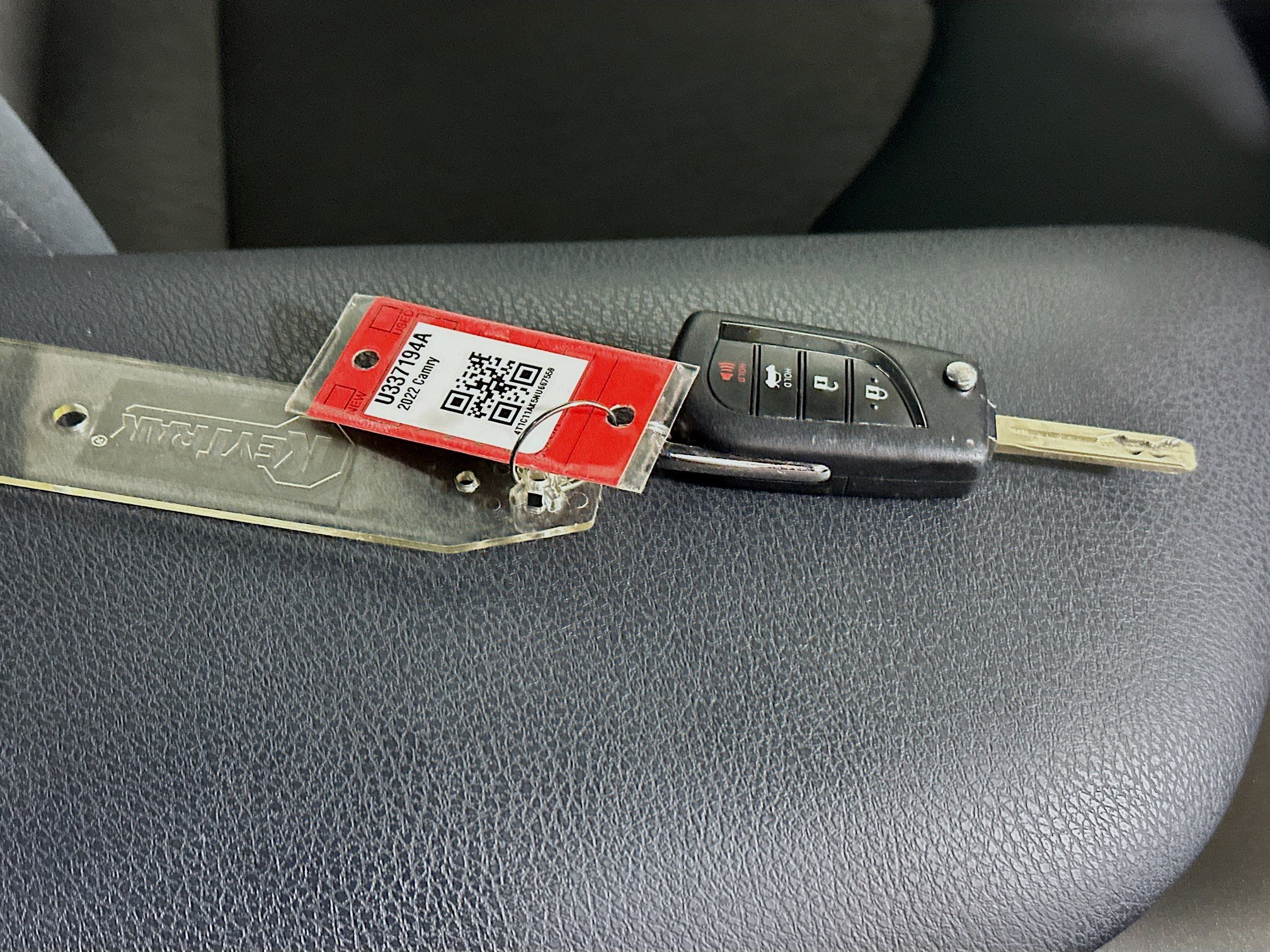 Used 2022 Toyota Camry LE FWD image 32
