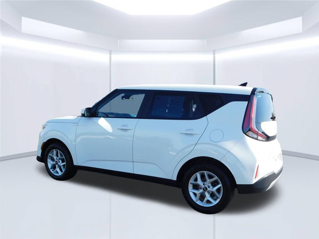 Used 2025 Kia Soul LX w/ LX Technology Package FWD image 5