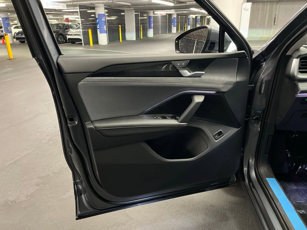 New 2025 Volkswagen Tiguan SE image 19