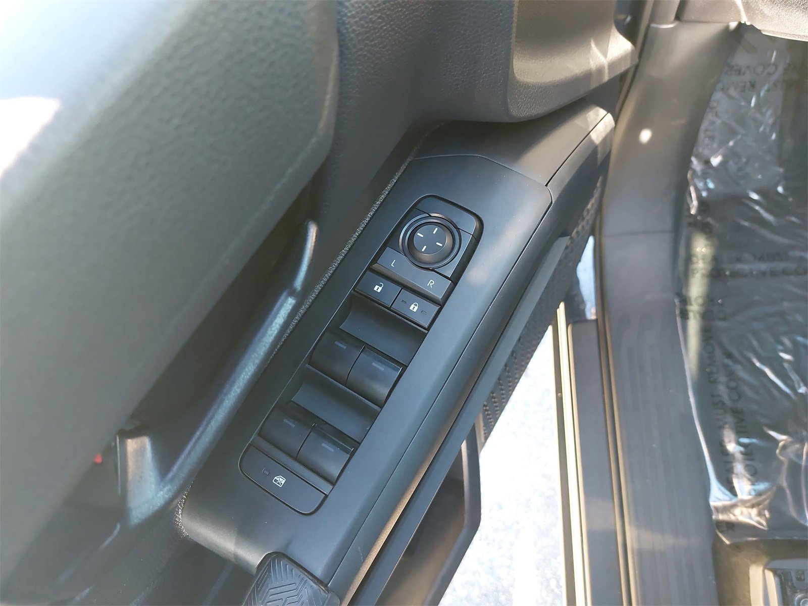 Used 2025 Toyota Tacoma SR5 image 27