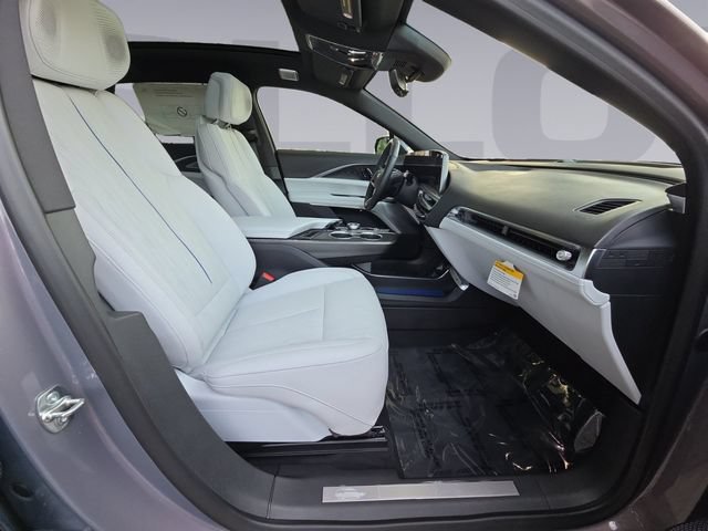 Used 2026 Cadillac Lyriq Premium Luxury w/ LPO, Floor Liner Package AWD/4WD image 17