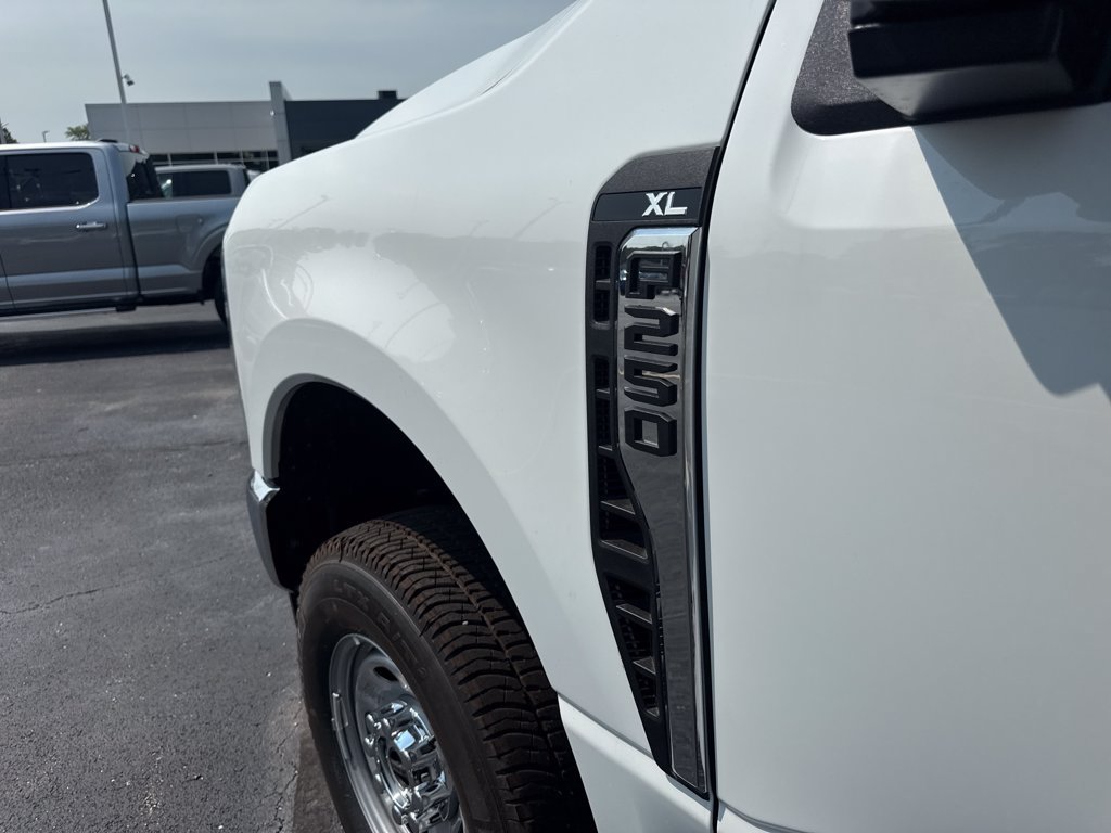 New 2026 Ford F250 XL w/ XL Chrome Package AWD/4WD image 9