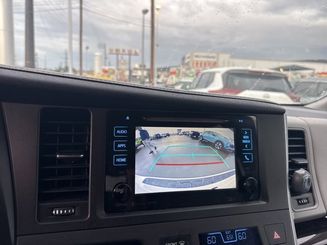 Used 2017 Toyota Sienna XLE w/ XLE Navigation Package image 25