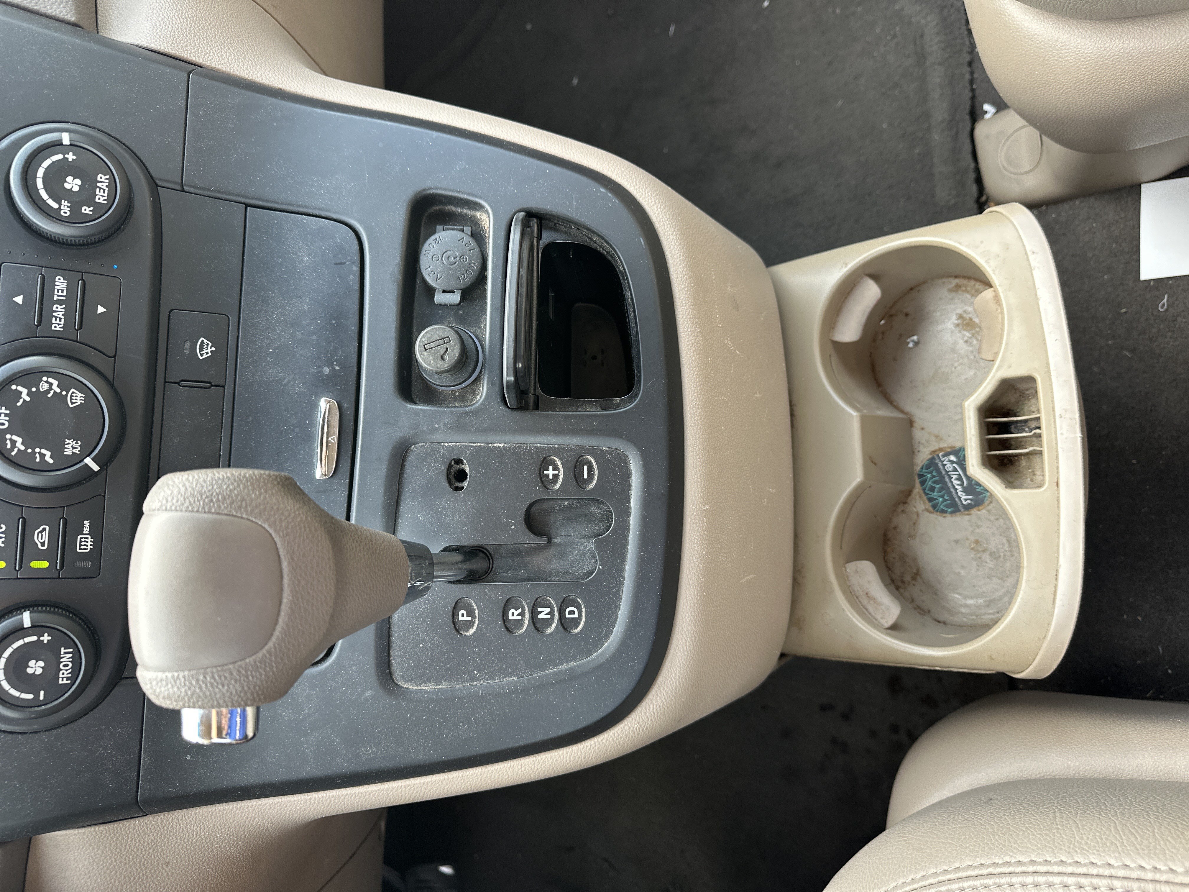 Used 2008 Kia Sedona LX FWD image 25