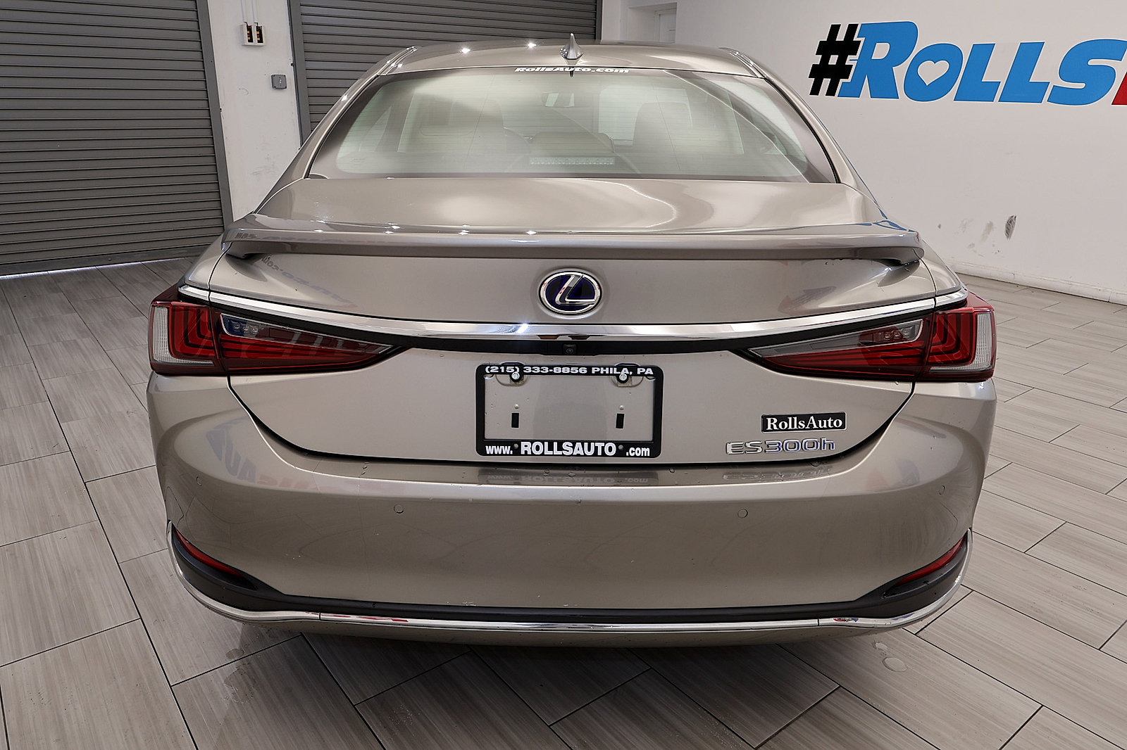 Used 2020 Lexus ES 300h w/ Accessory Package 2 FWD image 4