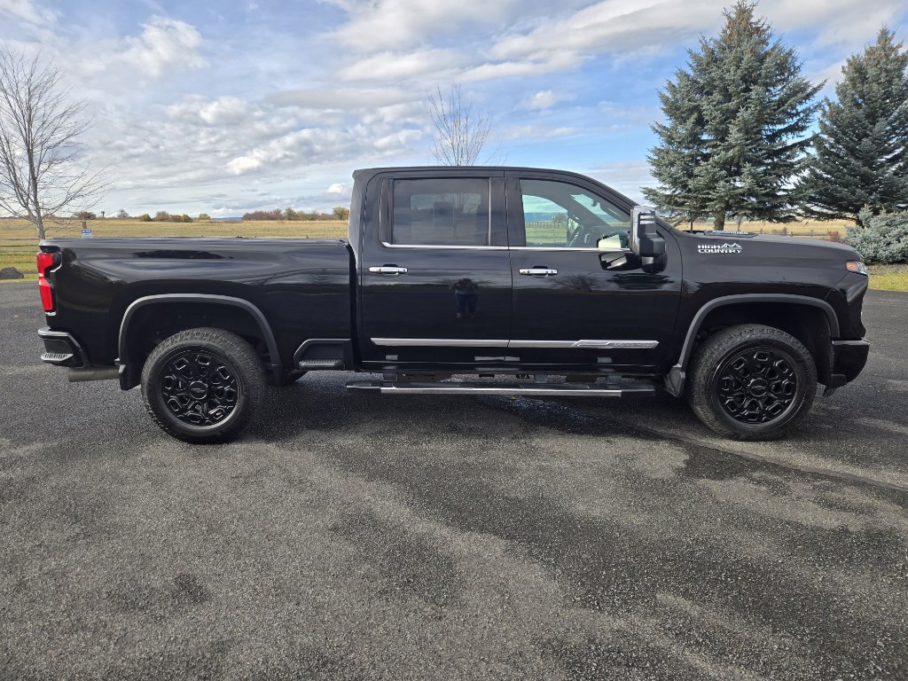 Used 2024 Chevrolet Silverado 3500 High Country w/ High Country Premium Package image 6