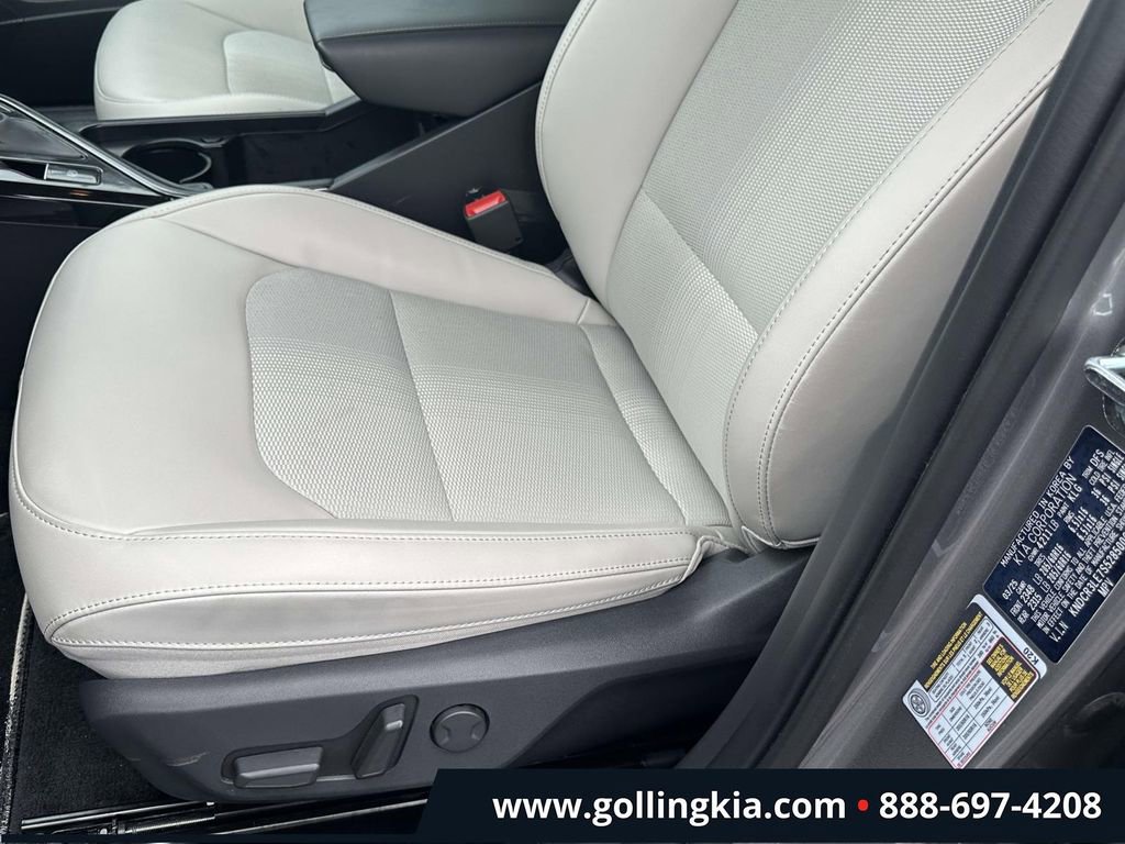 Certified 2025 Kia Niro EX FWD image 16