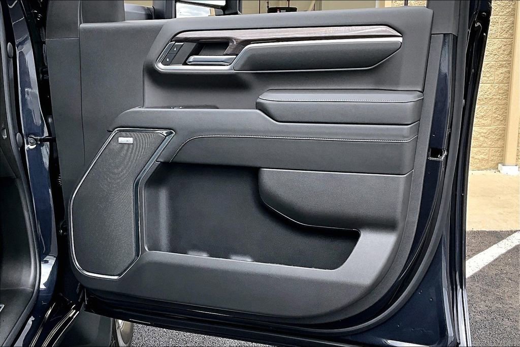 Used 2024 Chevrolet Silverado 2500 LTZ w/ LTZ Convenience Package image 17