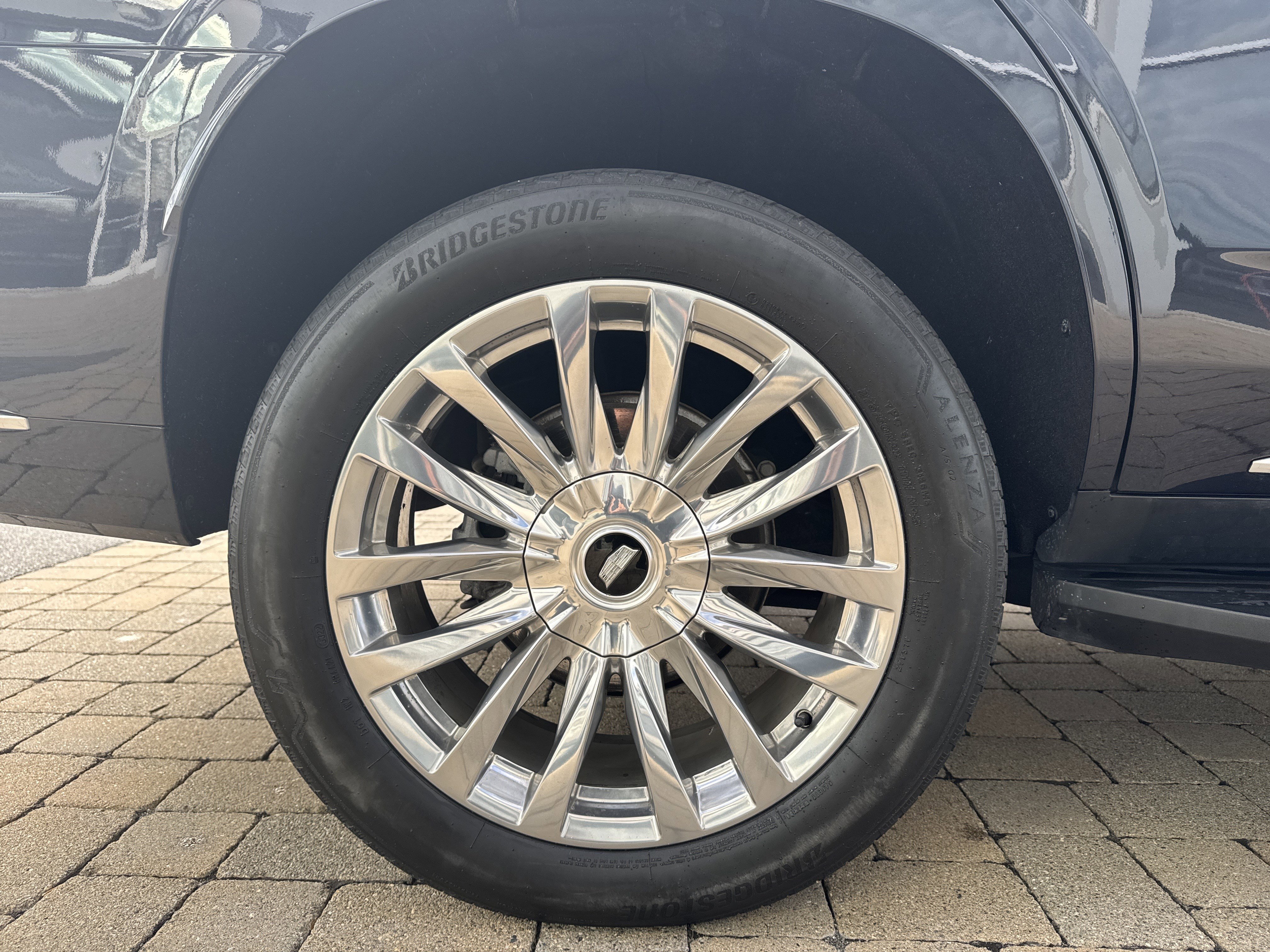 Used 2023 Cadillac Escalade Premium Luxury image 31