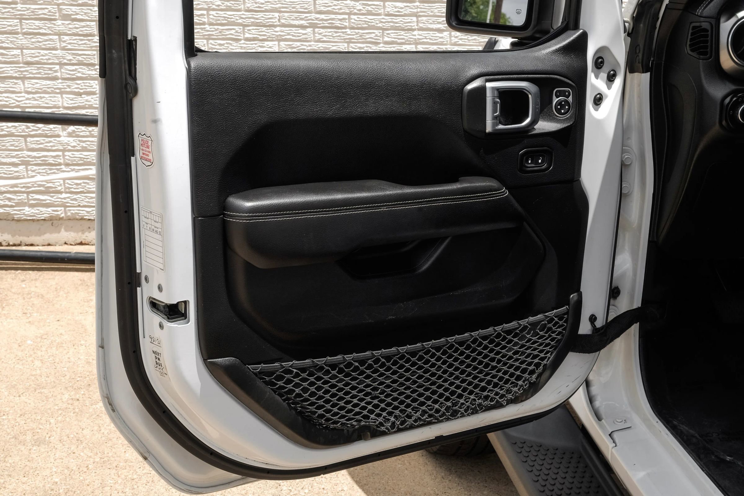 Used 2020 Jeep Wrangler Unlimited Sahara image 39