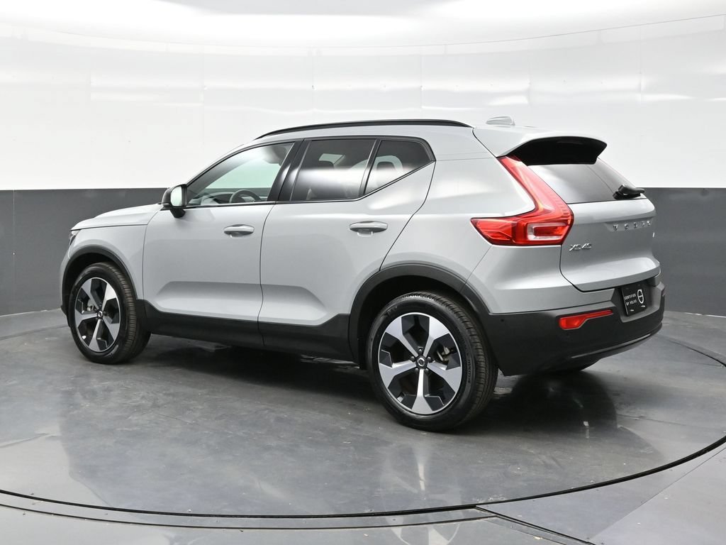 Used 2026 Volvo XC40 B5 Plus AWD/4WD image 4