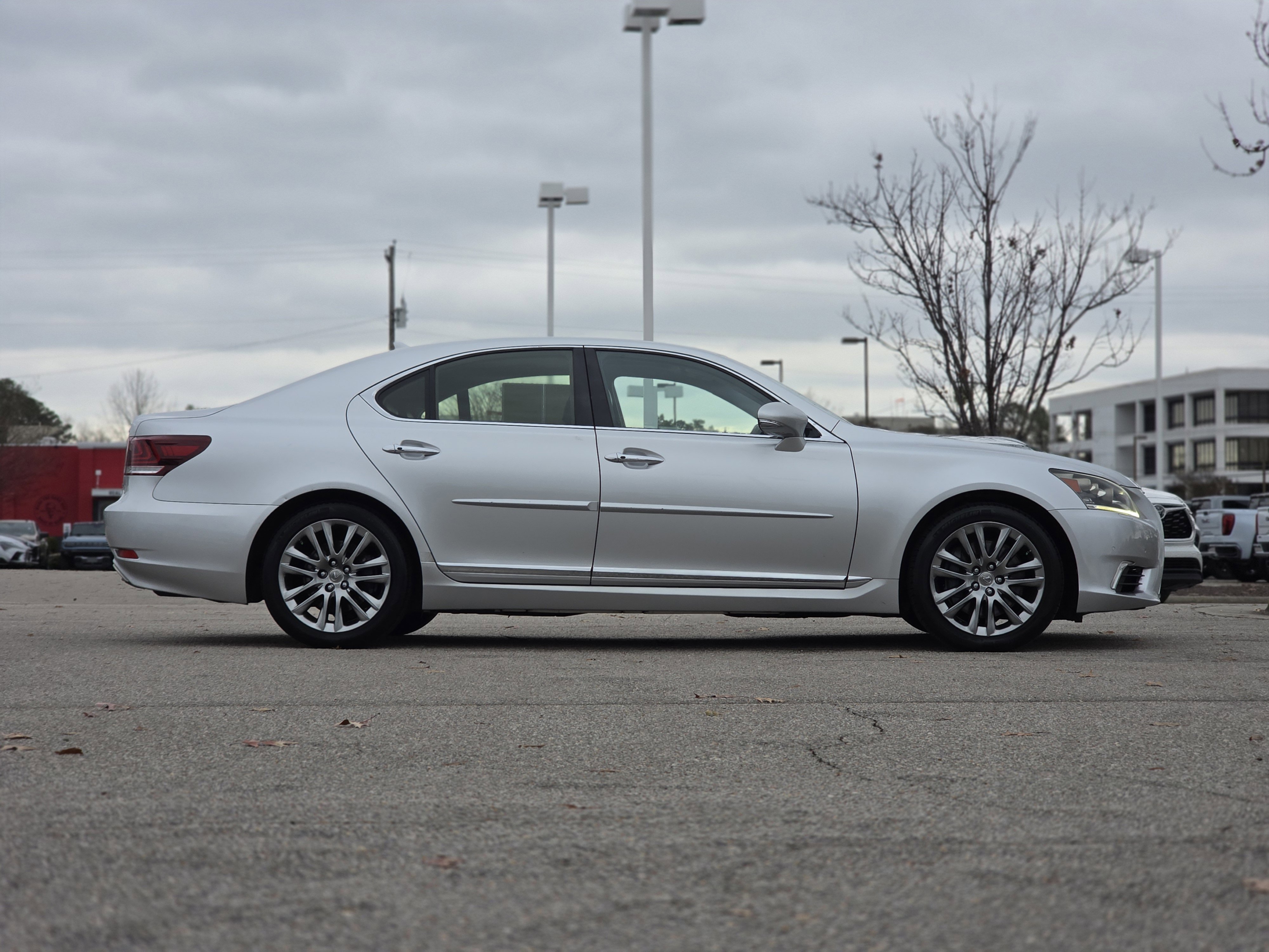 Used 2013 Lexus LS 460 AWD image 8