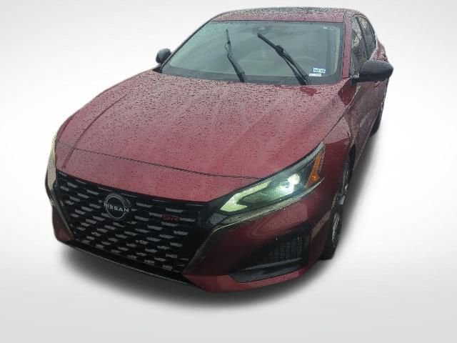Used 2023 Nissan Altima 2.0 SR FWD image 4