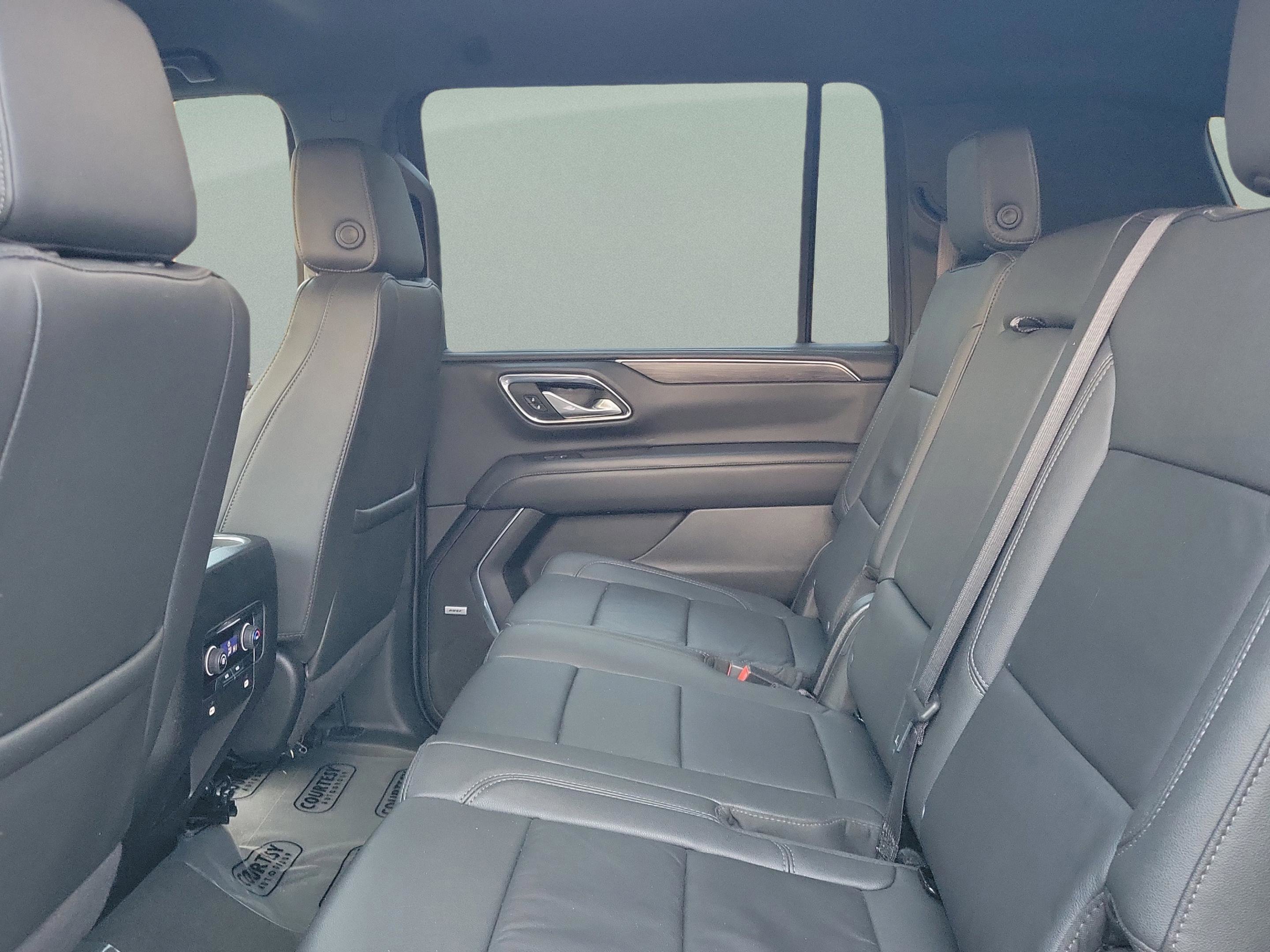 Used 2024 Chevrolet Suburban LT image 14