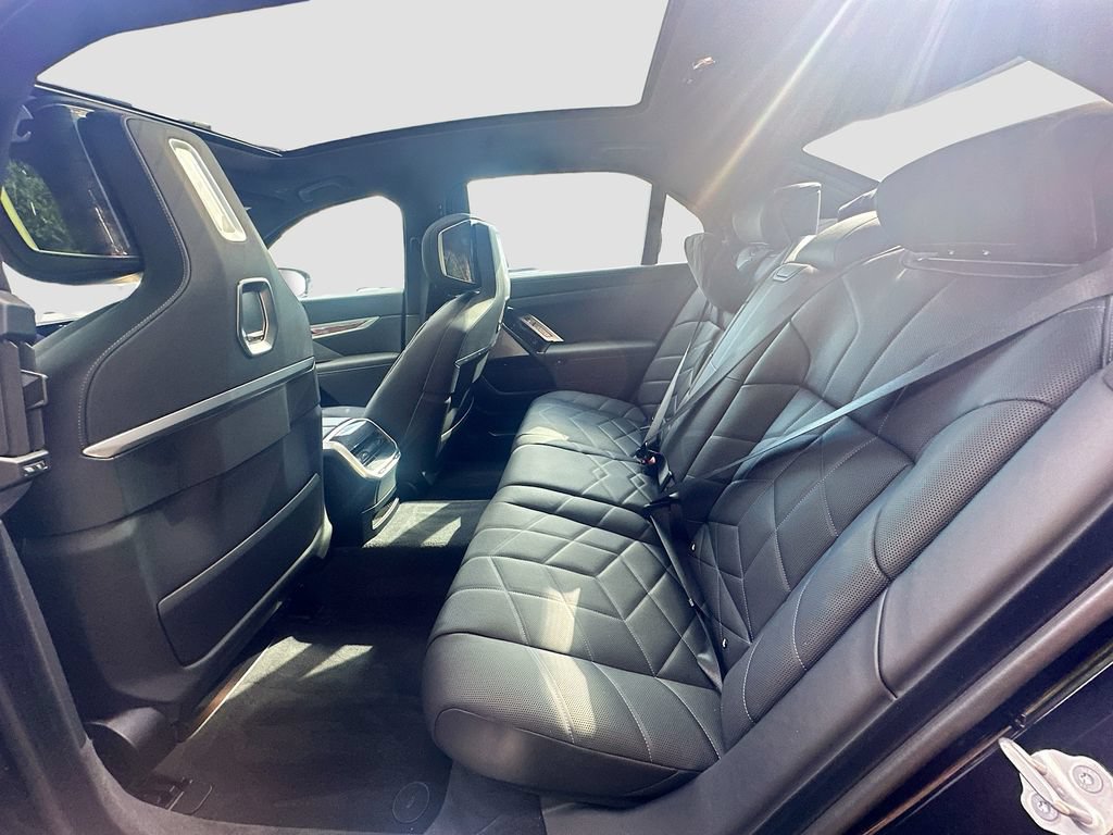 Used 2025 BMW i7 xDrive60 AWD/4WD image 26