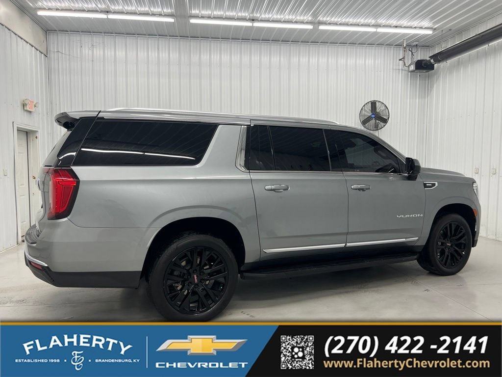 Used 2023 GMC Yukon XL SLT AWD/4WD image 2