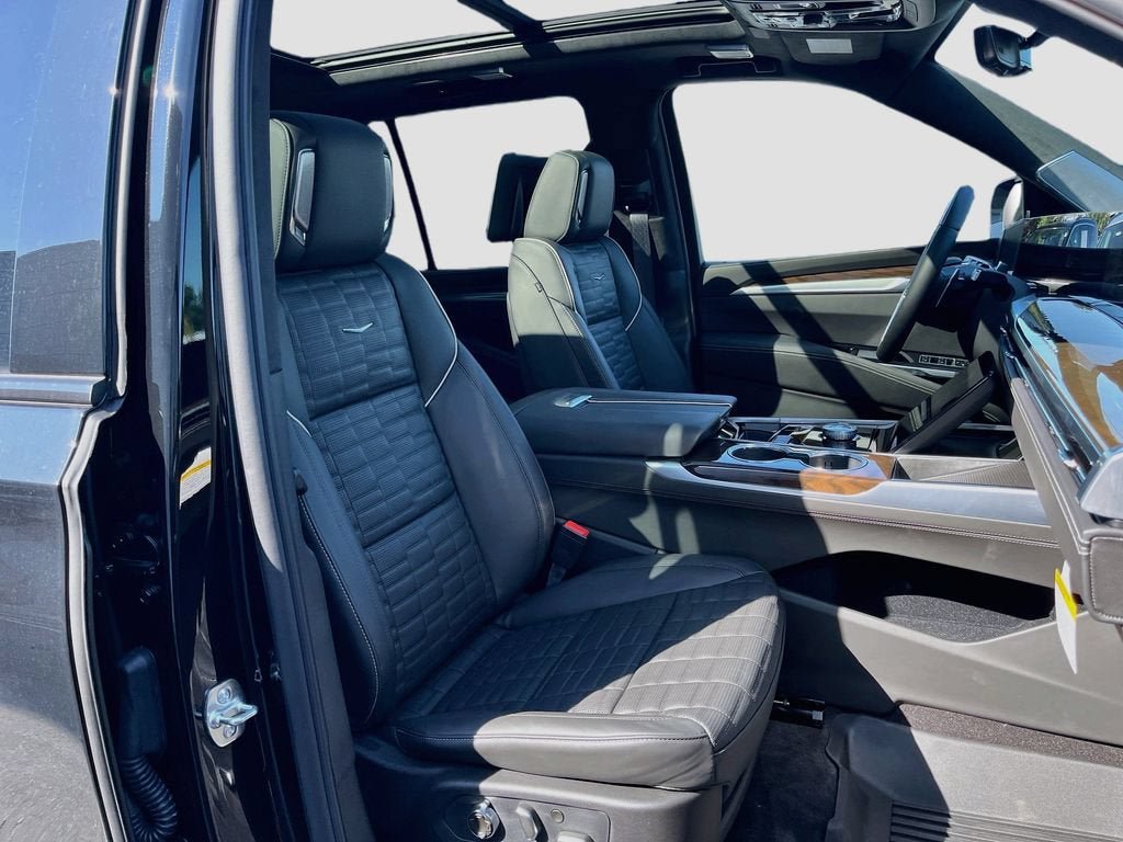 New 2026 Cadillac Escalade Platinum Sport w/ LPO, ONYX Package AWD/4WD image 36