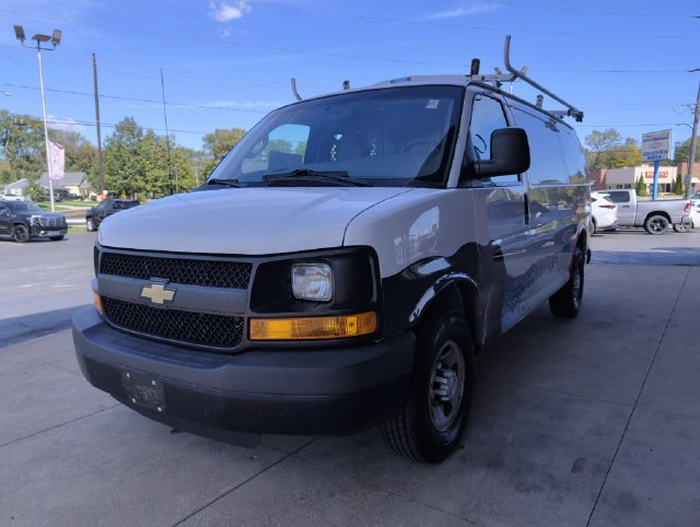 Used 2016 Chevrolet Express 2500 RWD image 3